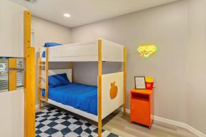 Vibrant Home – Heated Pool, Arcade, & Fire pit