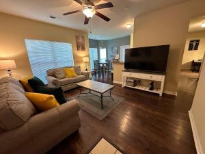 Magnolia Oasis - 2BD-2BA - Gym, Pool, BBQ Grill - Ubytování bez kategorie ve městě Tupelo