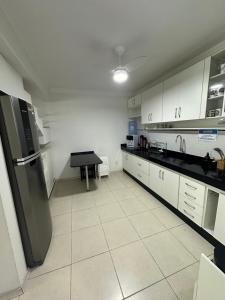 Casa com 02 quartos, Meia Praia - Itapema