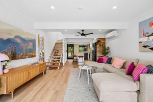 The Noosa Villa - Luxe Townhouse in Great Location - Ubytování bez kategorie ve městě Noosaville