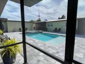 Apartment in Cape Coral with heated Pool and Jacuzzi