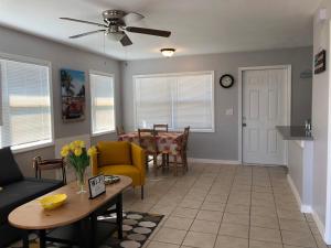 Apartment in Cape Coral with heated Pool and Jacuzzi