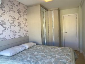 233A - Boulevard Bombinhas 06 pessoas com piscina