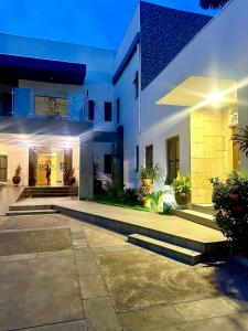 Blackrock Apartments and Suits