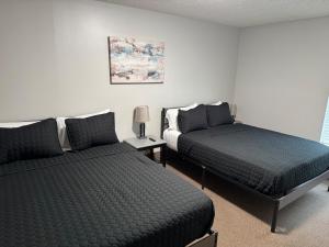 Spacious Home Sleeps 14 Handicap Accessible