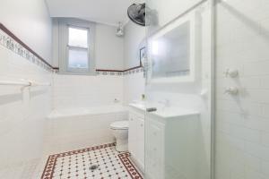 Big Quadruple Room - Nearby Station and Park - Close to Chinatown - Shared Bathroom
