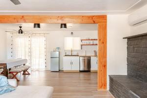 Cheerful Three Bedroom with a Fireplace