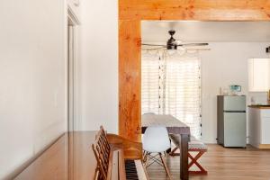 Cheerful Three Bedroom with a Fireplace