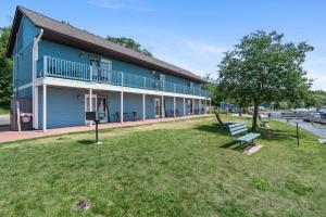 5 Lodges Together by Fife Lake - Group Retreat