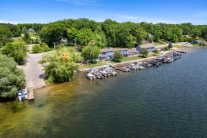 3 Combined Private Lakeside Studios - Upper Level