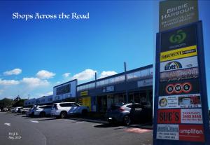 Canal View Holiday-2 Rooms-max for 6-total 150m2 living