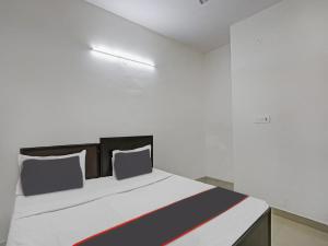 SPOT ON Mt White House