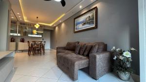 Apê central BC | 450m da praia + AC + vaga