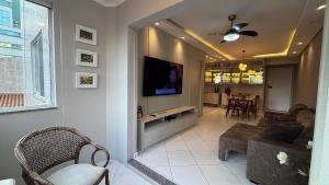 Apê central BC | 450m da praia + AC + vaga