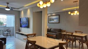 Apê central BC | 450m da praia + AC + vaga