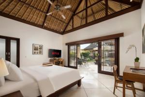 HUGE 9BR,10BATHR Villa,Best Location,5min Beach