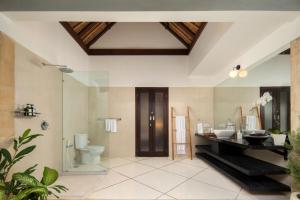 HUGE 9BR,10BATHR Villa,Best Location,5min Beach