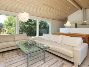 8 person holiday home in Ålbæk-By Traum