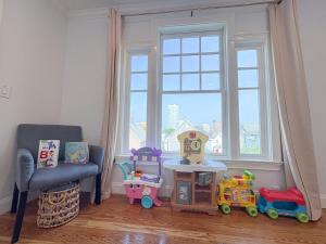 Family-Friendly 4 Bed 3 Bath Downtown Delight