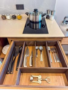 New Stylish Cozy One-bedroom Apartment in Bangtao, Phuket, Near EDC