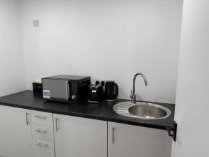 Peaceful Luton Apartment Close to Airport Amenities