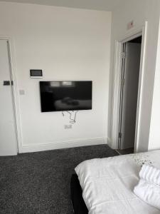 Peaceful Luton Apartment Close to Airport Amenities