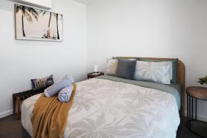 302 Penthouse Portarlington Waterfront Luxury sleeping 6 3 Queen Bedrooms 2 bathrooms Private Terrace Aircon and Heating