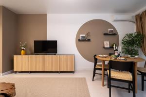 Central Spacious Apartment 306