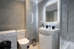 Central Spacious Apartment 306