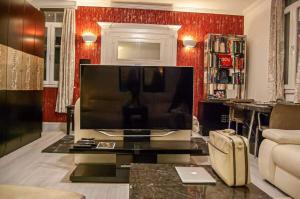 Westminster Apartment- Prime Location-Free Parking