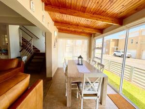 Waterfront Seaview Cottage F4