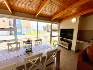 Waterfront Seaview Cottage F4