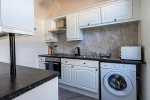 3 Bed Home from Home, Family, Workers and Friends