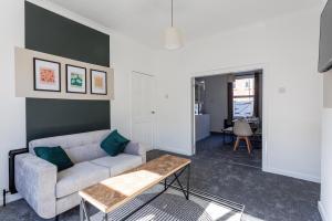 3 Bed Home from Home, Family, Workers and Friends