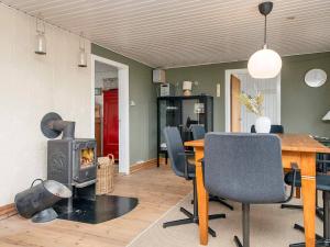 6 person holiday home in Harboøre-By Traum