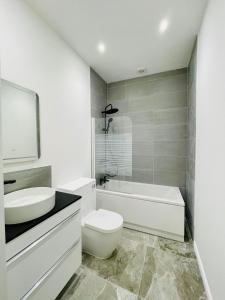 Cozystays Refurbed Modern Apartment Private Garden Free Parking