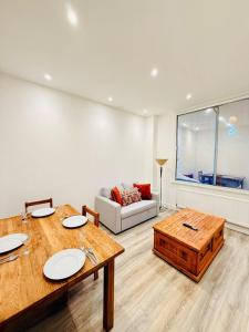 Cozystays Refurbed Modern Apartment Private Garden Free Parking