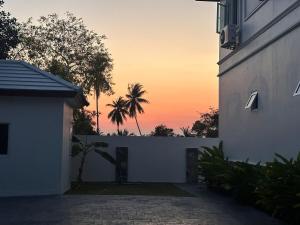 Hermit villa 3BR 4KingBeds 4BA 8Hr Butler