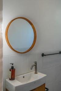 Villa Loom - Contemporary 2BR with Pool in Vibrant Uluwatu