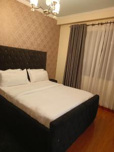 Smart elegant three bedroom apartment with fully equipped gym child play area proximity to shopping malls and great breathtaking city views