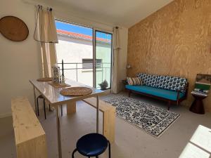 Maisonnette de pêcheur avec vue sur létang de Thau