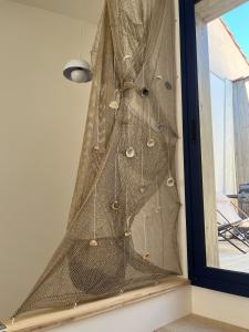 Maisonnette de pêcheur avec vue sur létang de Thau