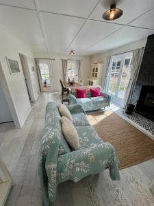 Old Oak Tree Cottage