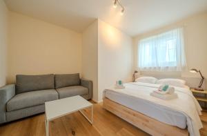 Viktoria B33 by Arosa Vacations, Exklusive App mit Bergblick im Zentrum