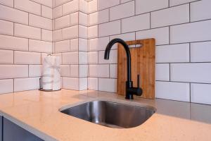 Stylish City Gem Apartment in Green Market Square