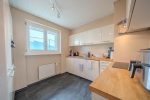 Viktoria B33 by Arosa Vacations, Exklusive App mit Bergblick im Zentrum