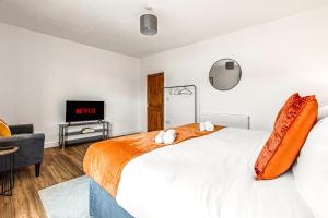 Superking Beds, Smart TVs, Gigabit WiFi, Sleeps 6