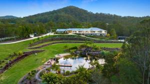 King Beds - Ensuites - Sleeps 20 - Cinema - Lake