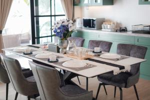 Ubu Villa California - 2 Bedrooms Villa in Yogyakarta