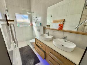 Stunning Green Point garden apartment